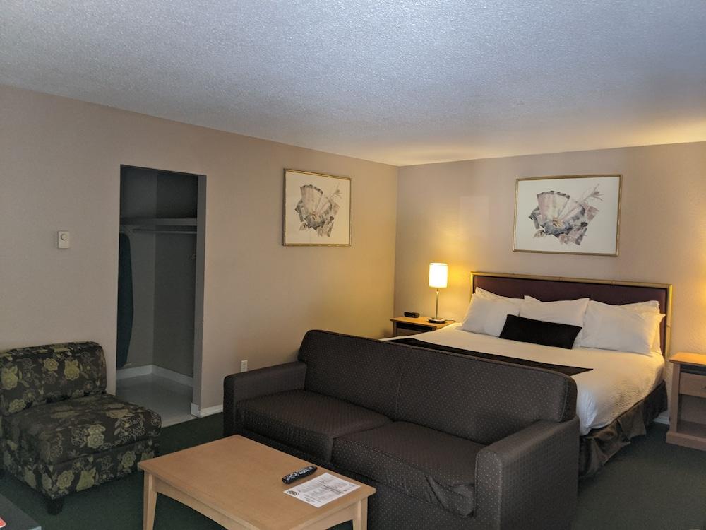 Howard Johnson By Wyndham Downtown Kamloops Exterior foto