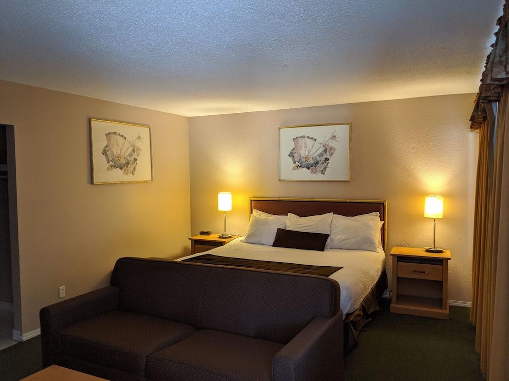 Howard Johnson By Wyndham Downtown Kamloops Exterior foto