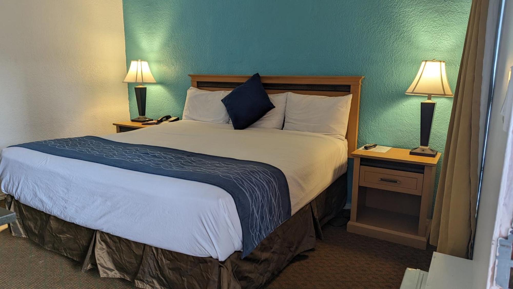 Howard Johnson By Wyndham Downtown Kamloops Exterior foto